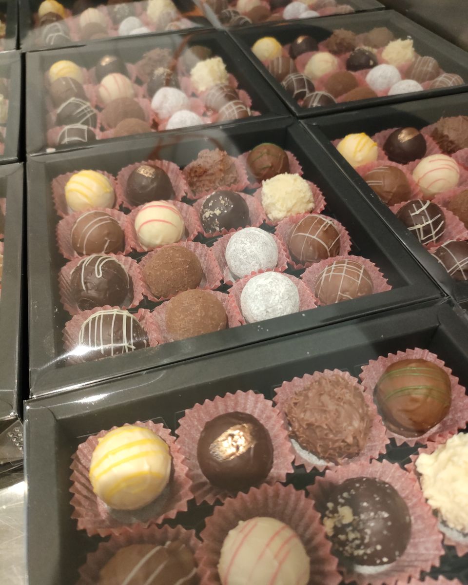 Schachteln mit assortierten Pralinen