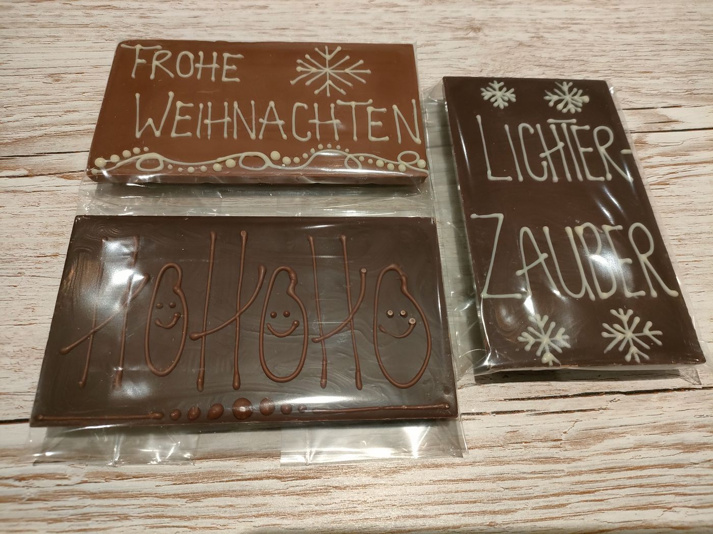 Schokoladentafeln mit Weihnachtsgrüssen